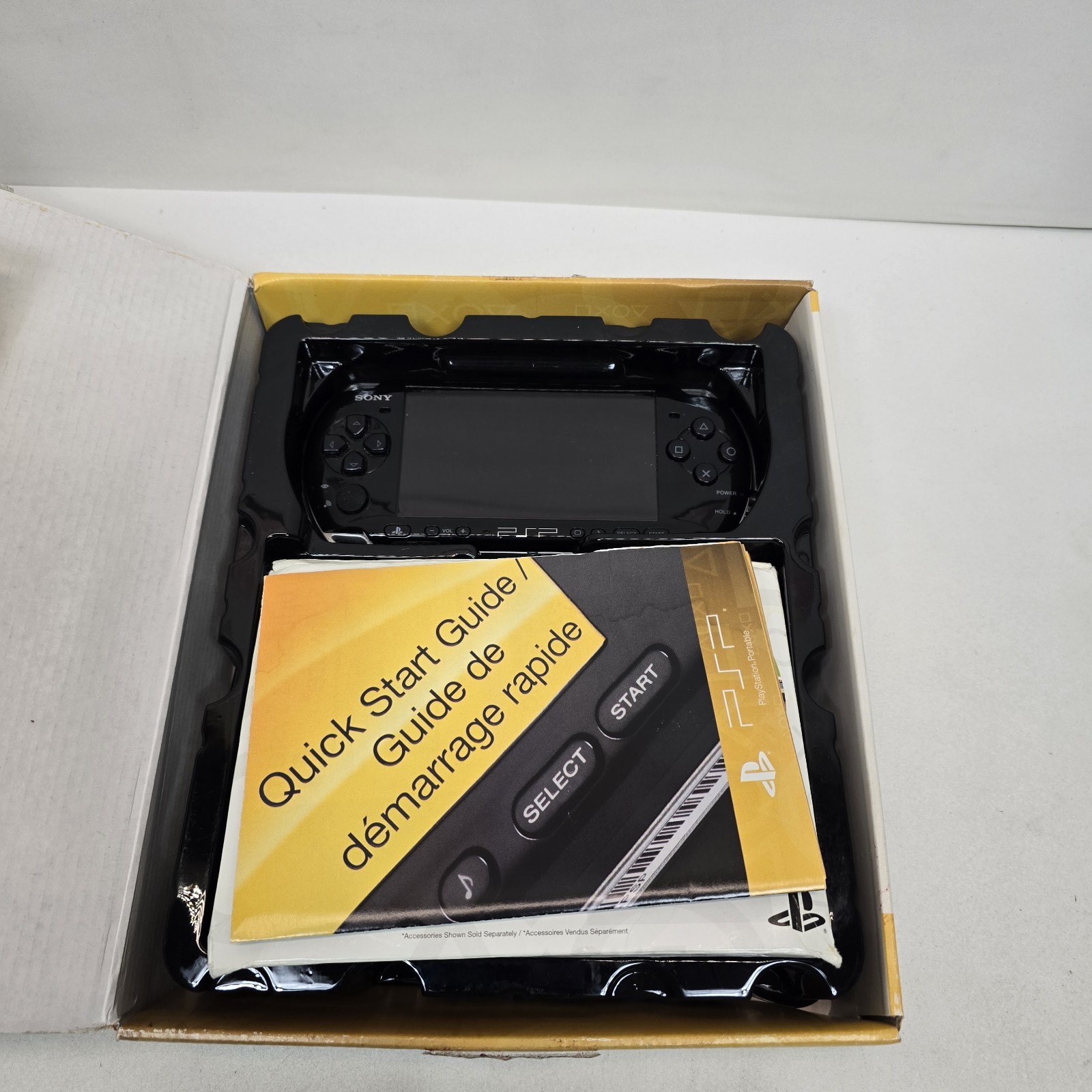 Piano Black Sony PSP 3000 System with Charger + 1gb Memory Card, Tested