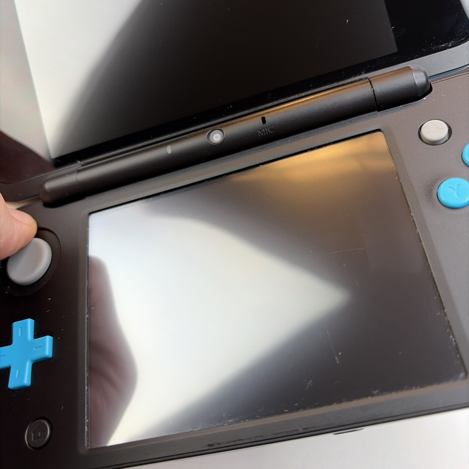 Nintendo 2DS XL Console – Black/Turquoise W Charger Case Stylus US Model