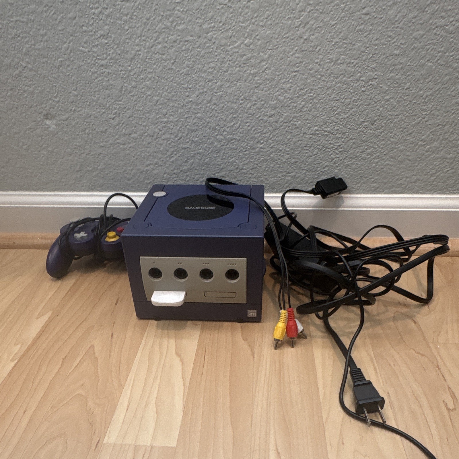Nintendo GameCube Indigo Purple Console w/ Controller AV/Power + 32MB Card