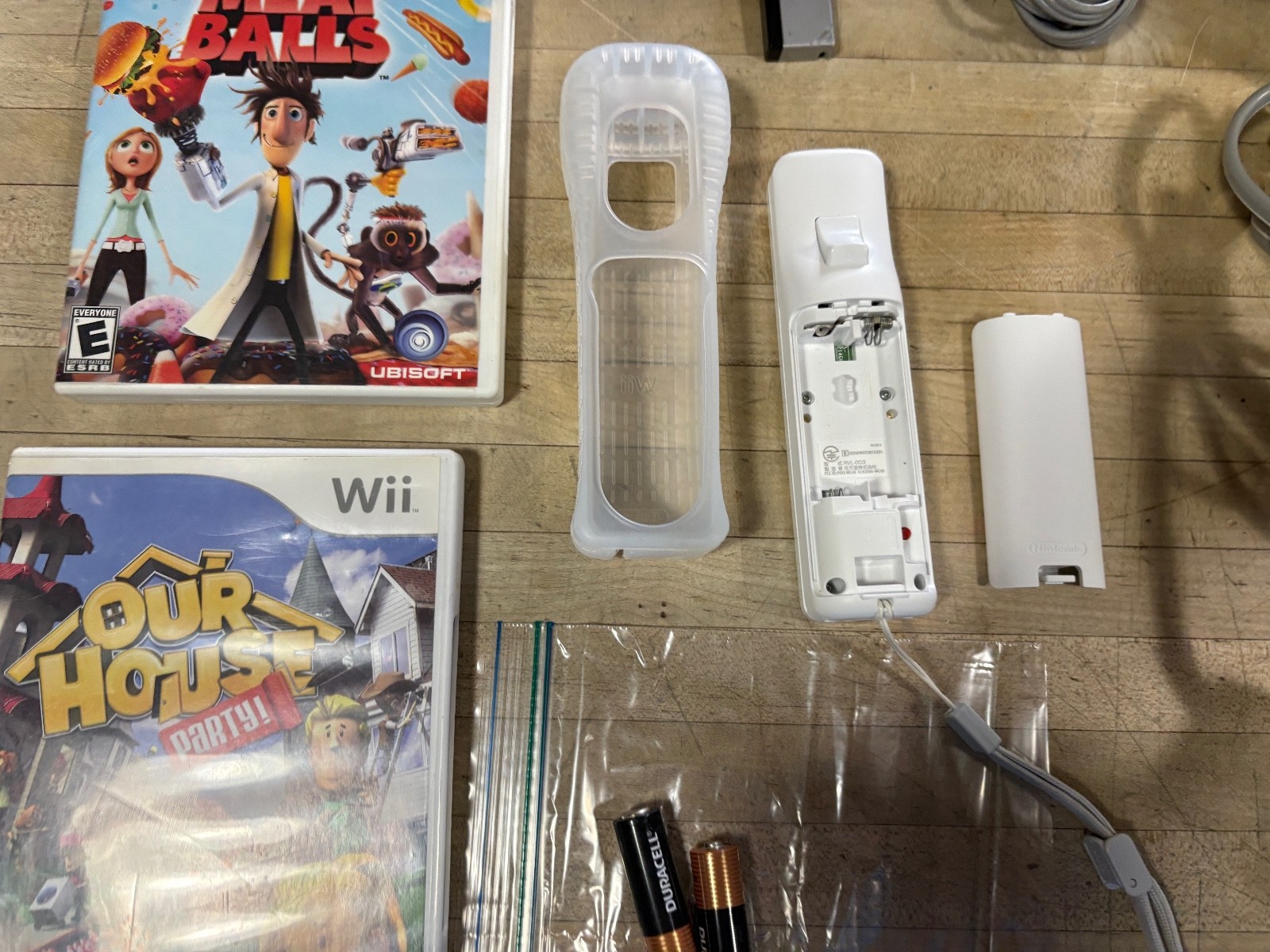 Wii Console Game w/ ALL Cords , Controller, RVL-001 USA *** with 3 Games ***