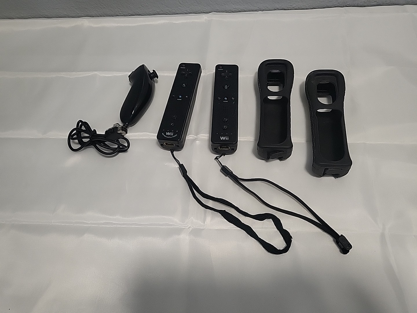 Nintendo Wii RVL-001(USA) Black Console Bundle with 5 Games