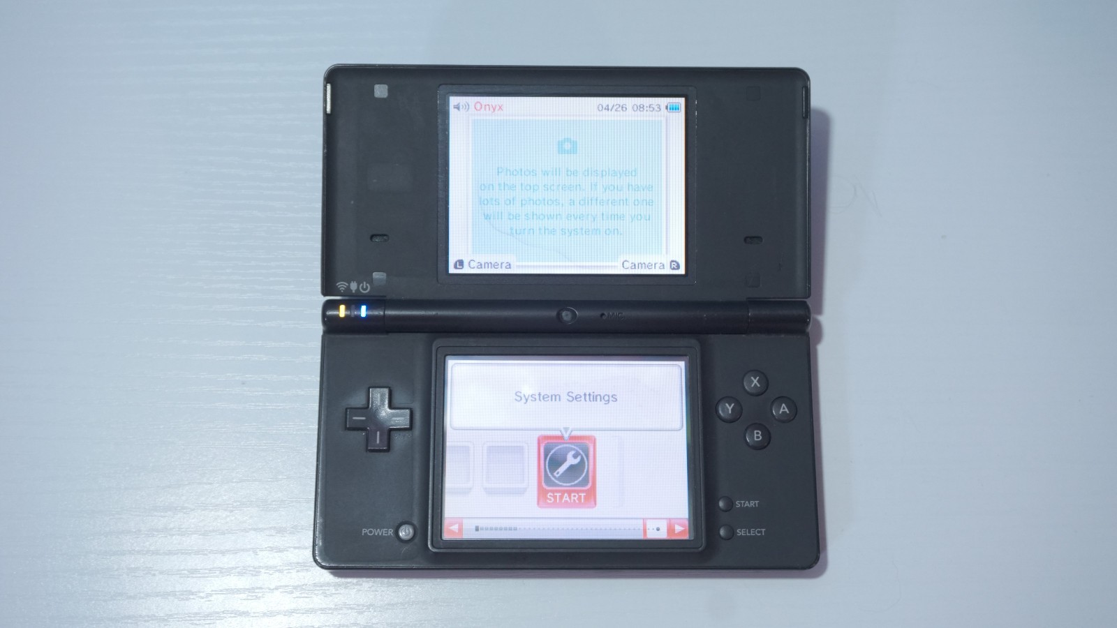 Black Nintendo DSi Handheld Video Game Console TWL-001 with Charger & Stylus Pen