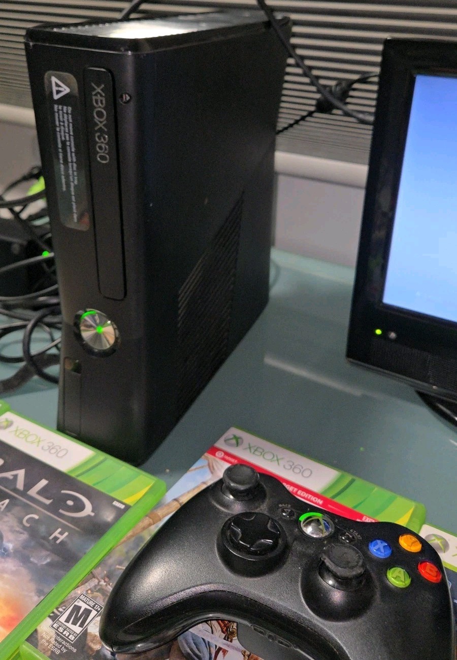 Microsoft Xbox 360 S 250GB Black Console Model 1439 + 9 Games READ