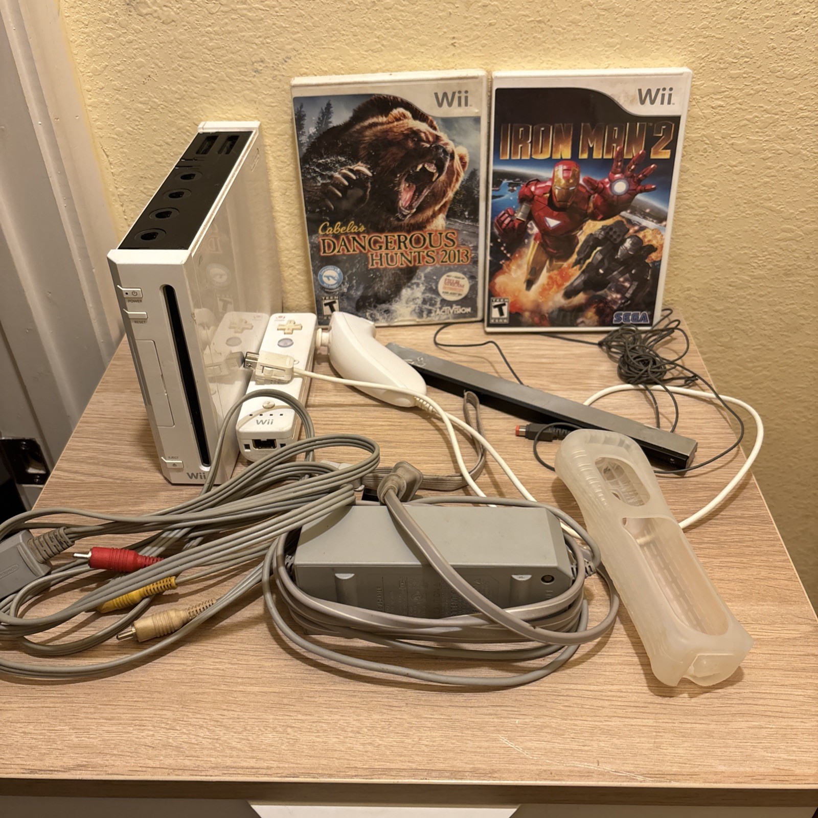 Nintendo Wii RVL-001 (USA) White Video Game Console Pre-owned w/ 2 Games Tested
