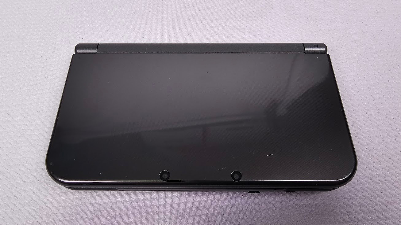 New Nintendo 3DS XL System Black NTSC-U/C (US/Canada) RED-001 USED w/ Charger