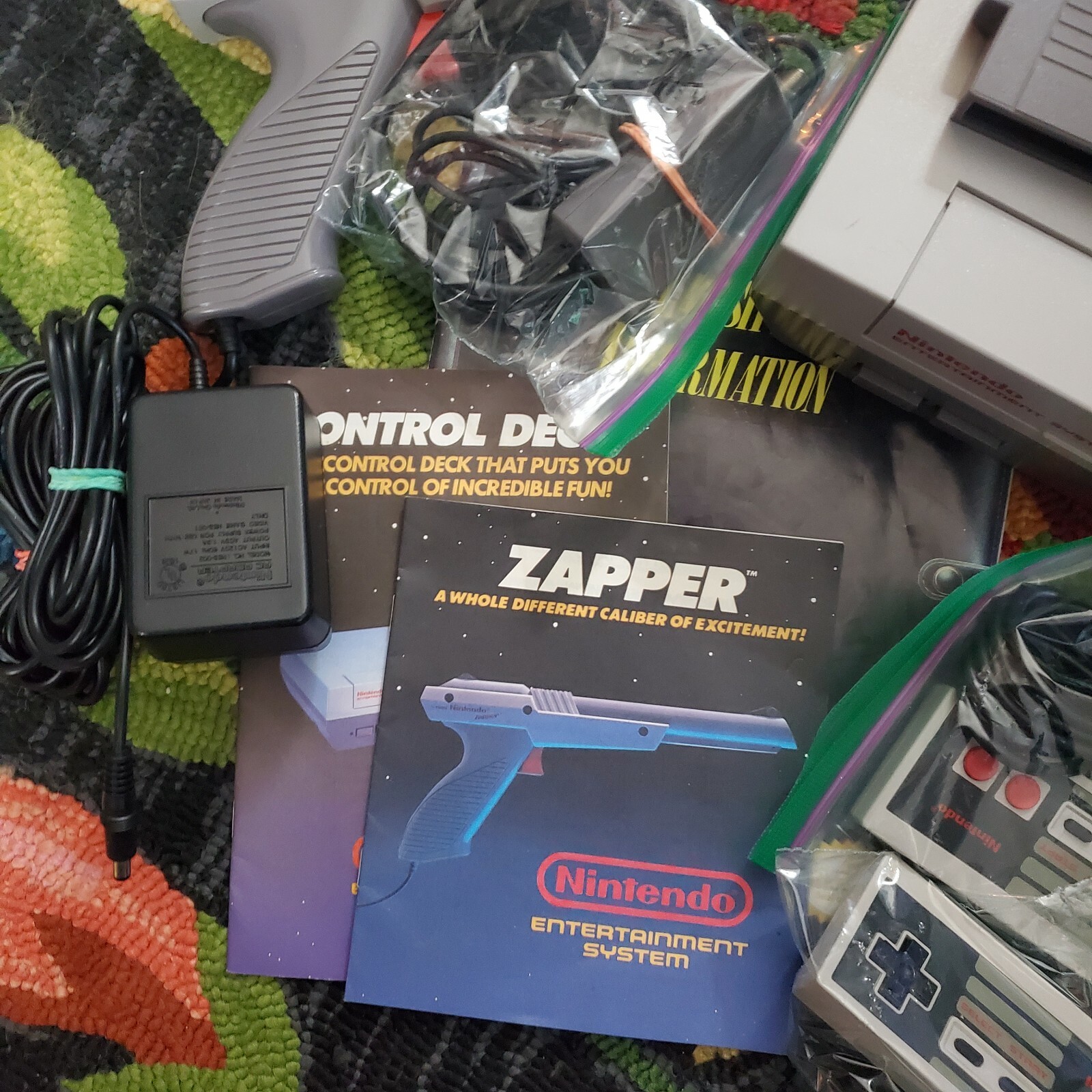 Original Nintendo NES NES-001 Gaming System Controllers Zapper Games RF-Adapter