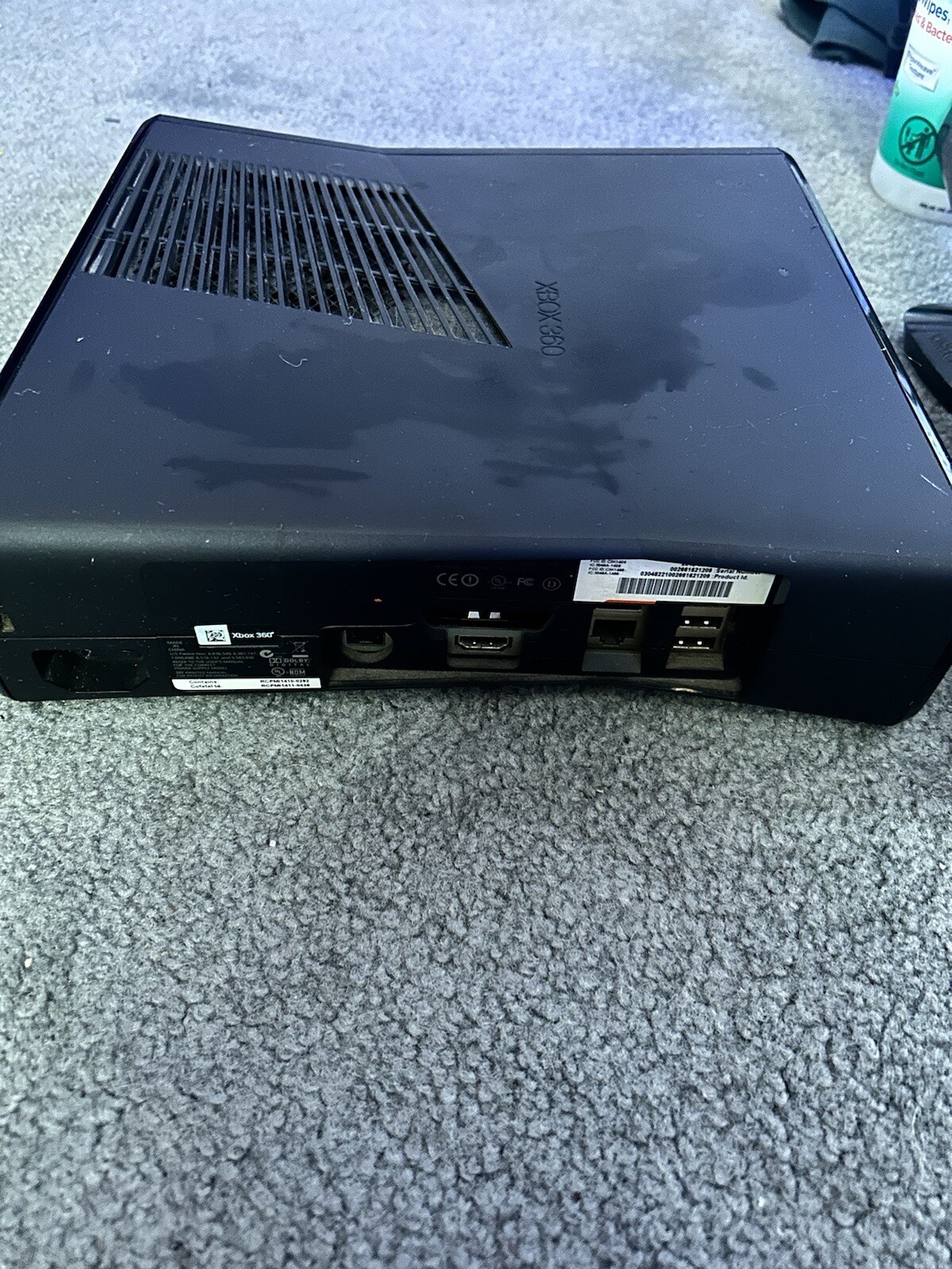 Xbox 360 250 GB Slim Console with accessories and games (used)