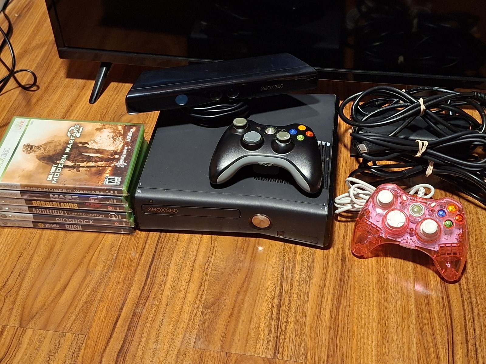 XBOX 360 Slim 250GB Console BUNDLE Microsoft TESTED (Used) Matte Black