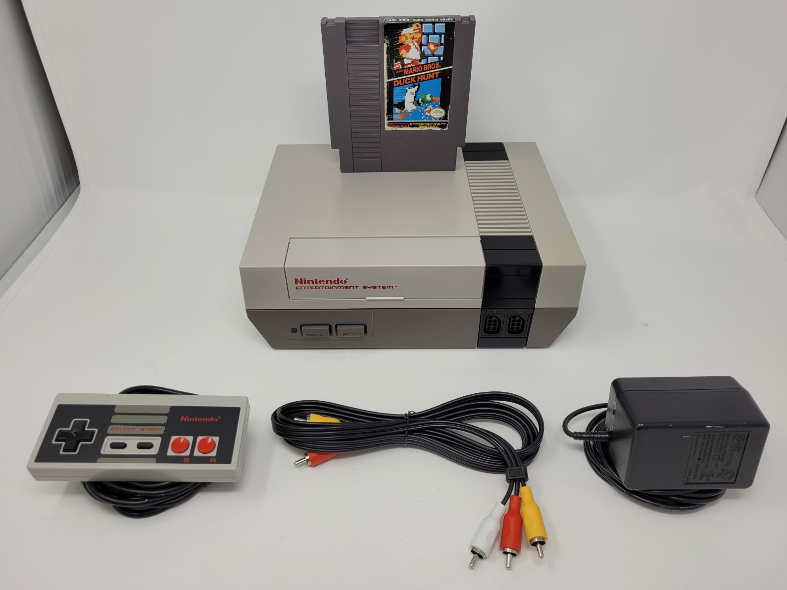 Nintendo Entertainment System Console, Controller, Cables & Game Cart. NES-001