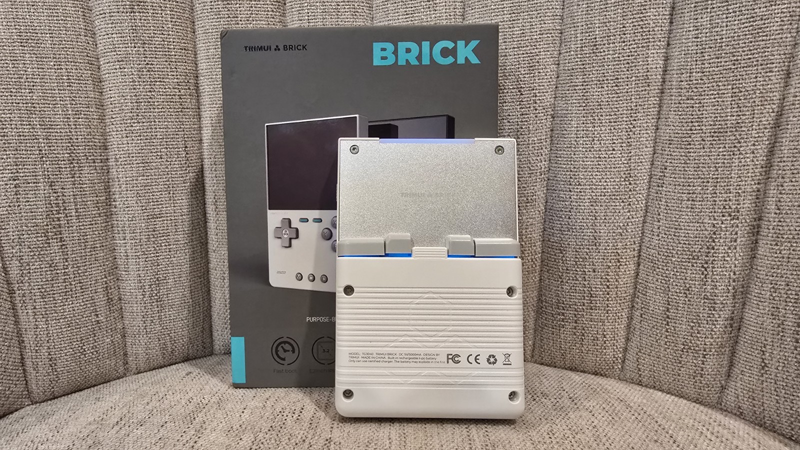 TrimUI Brick White Open Source Handheld Game Console with 64GB KNULLI firmware