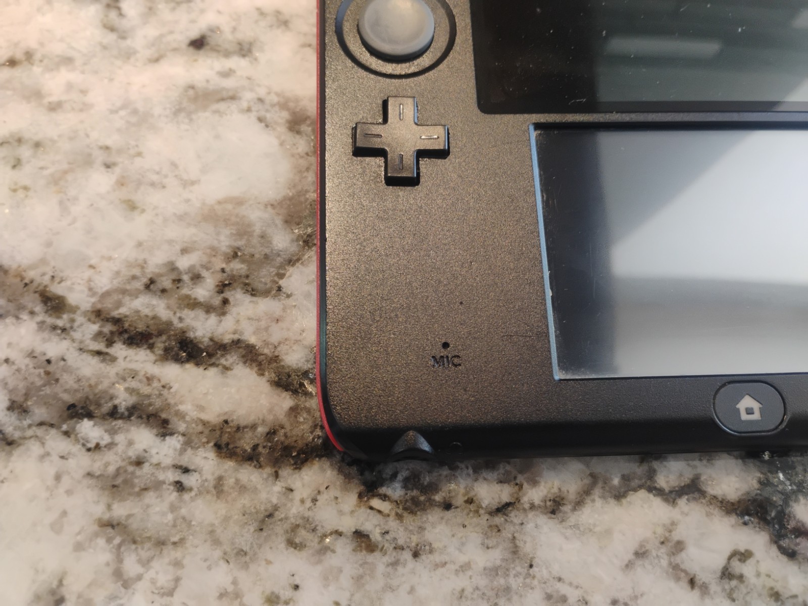 Nintendo 2DS – Tested And Working – Bad volume knob