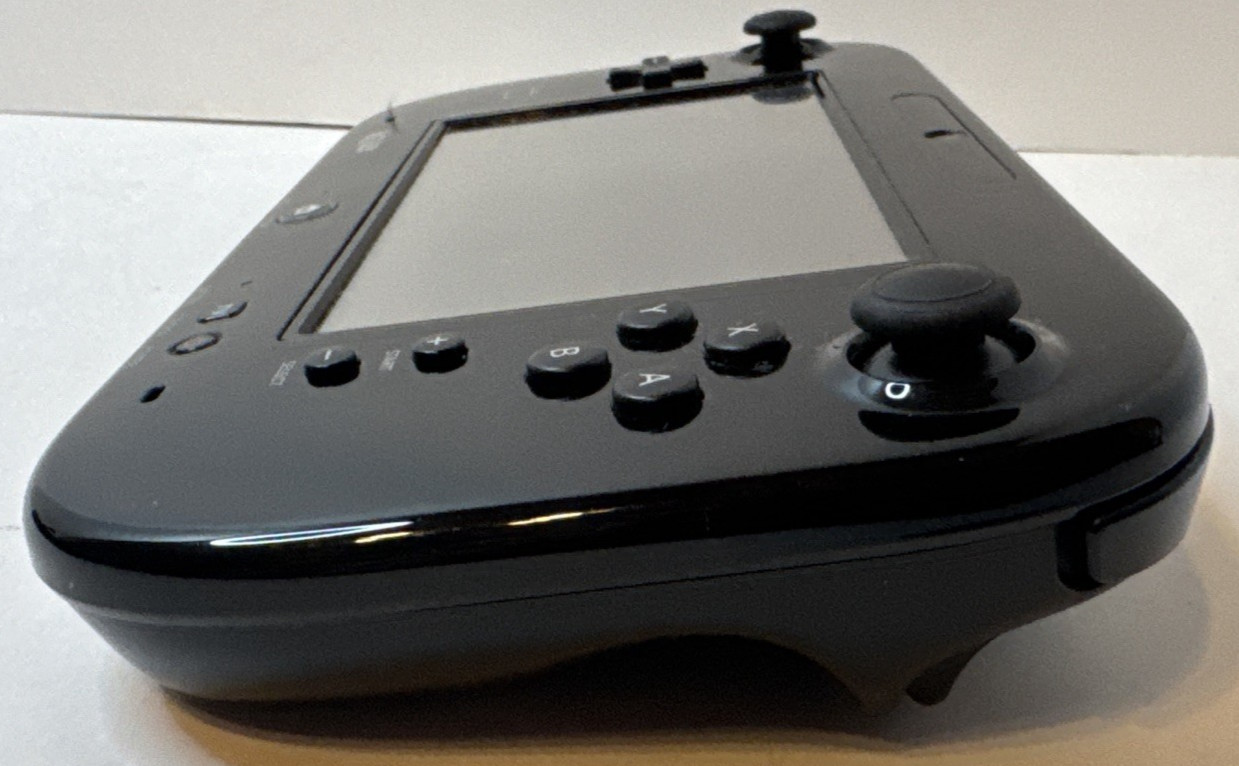 Nintendo Wii U Gaming System 32GB Console, Gamepad, Controllers, Complete Black
