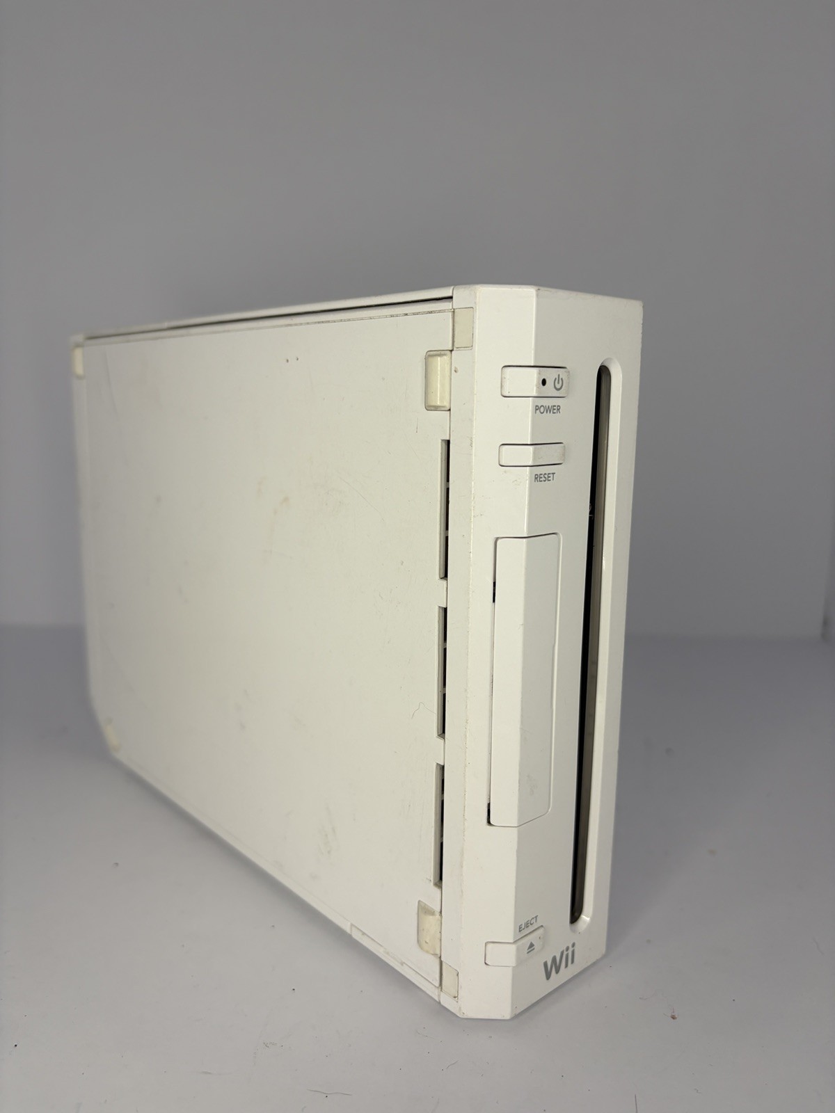 Nintendo Wii White RVL-001 Gamecube Compatible- Console Only For Parts Untested