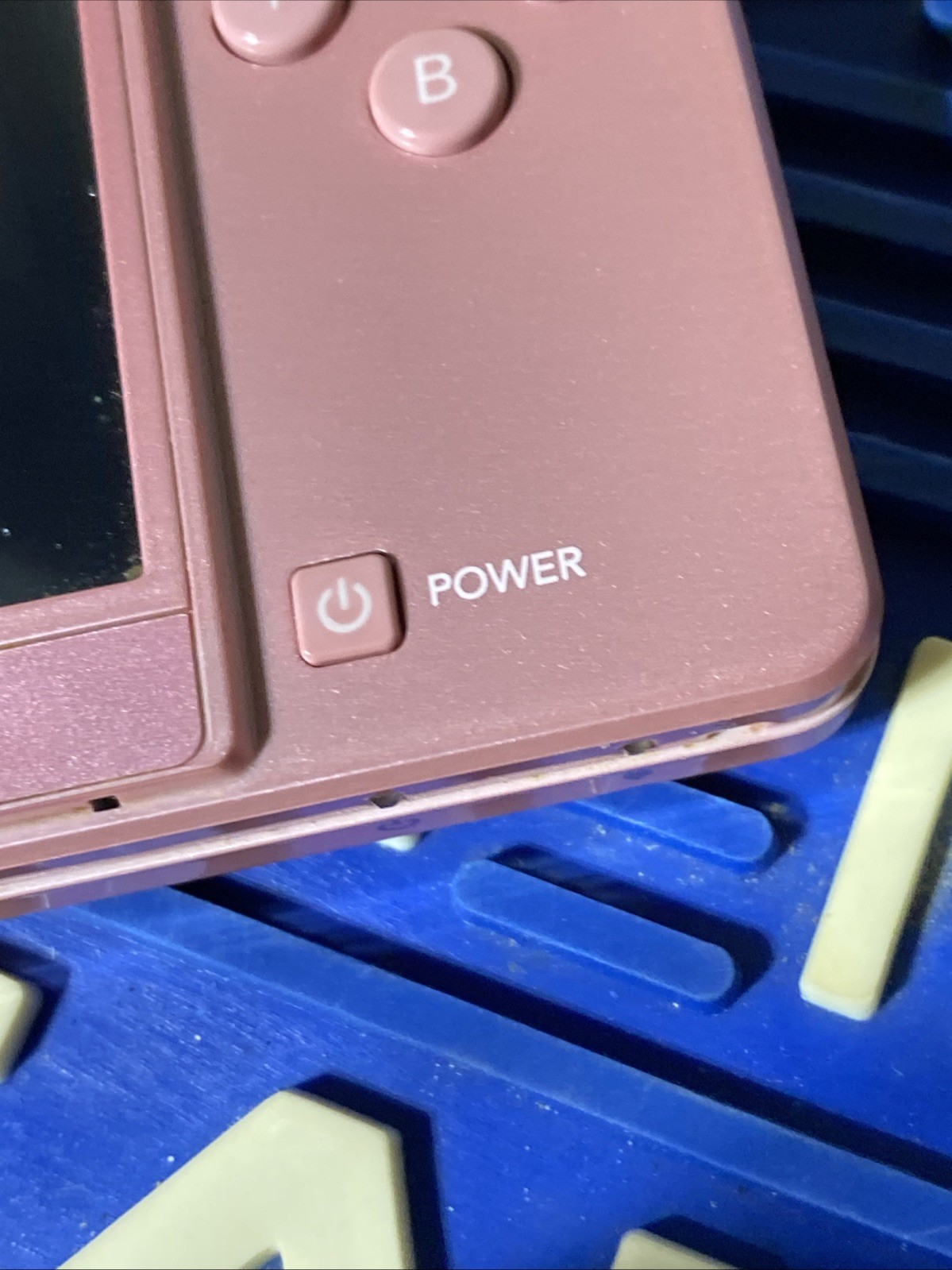 Nintendo 3DS «Pearl Pink» OEM Charger, 2GBcard, Mario tennis game. tested A-1