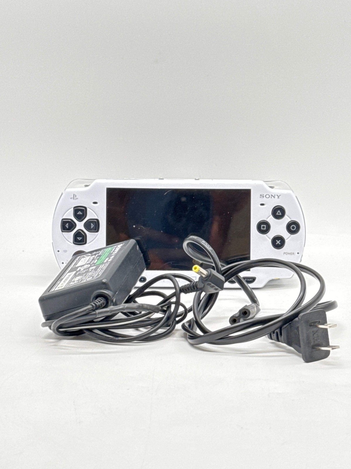 Sony PSP-2000 White Console w/1200mAh Battery & Charger – Read!