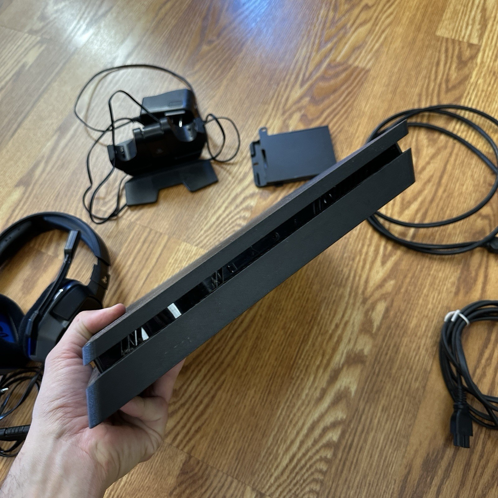 PlayStation 4 PS4 Slim Console CUH-2215B, Cables Charger Headset NO CONTROLLER