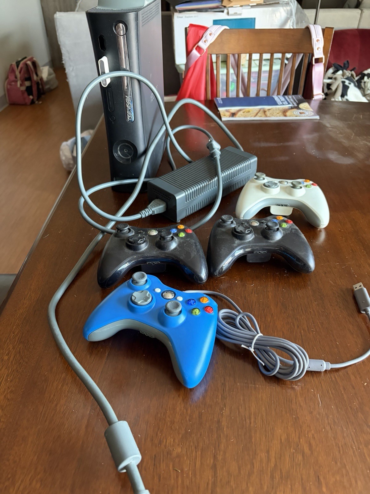 Microsoft Xbox 360 Black Console 256MB Wi-Fi HDMI USB-A with 4 Controllers