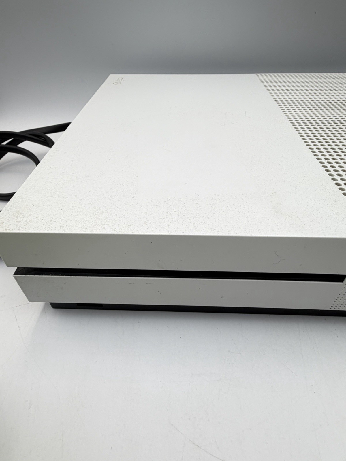 Microsoft Xbox One S Console Model 1681 w/ Controller Power Cord, Top Is Stained