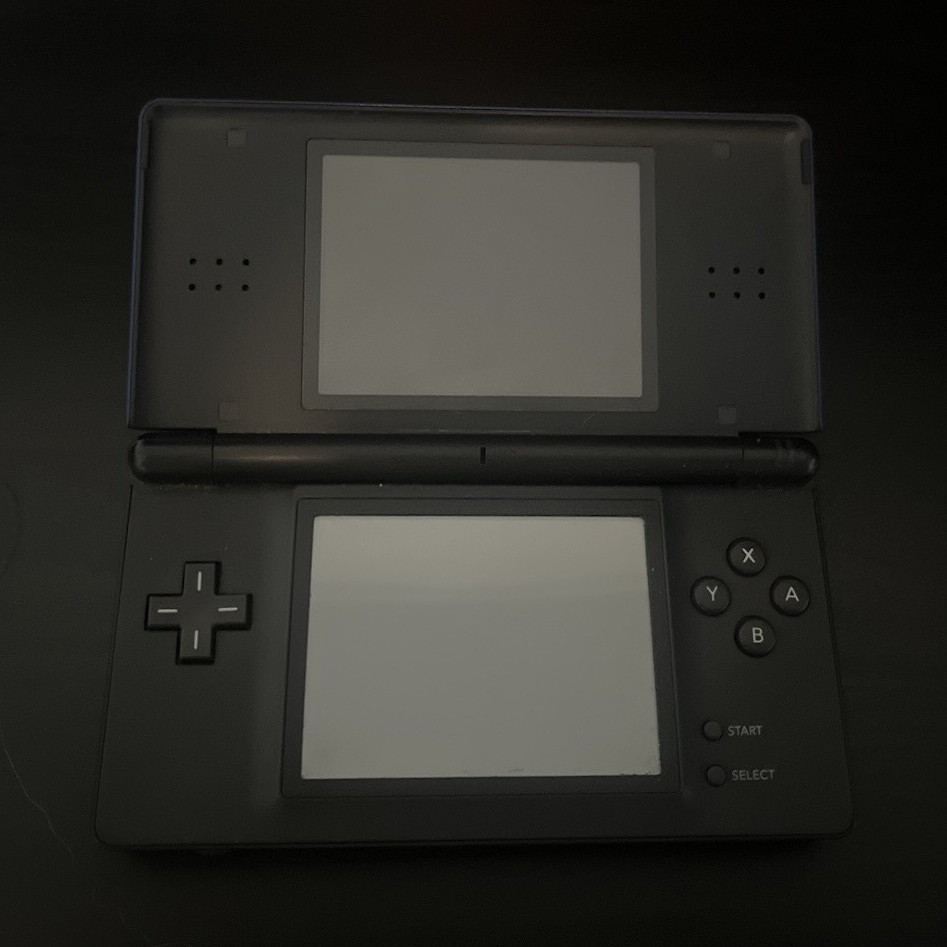 Nintendo DSi Handheld Console Black/Blue Wi-Fi Region Free 256MB TWL-001