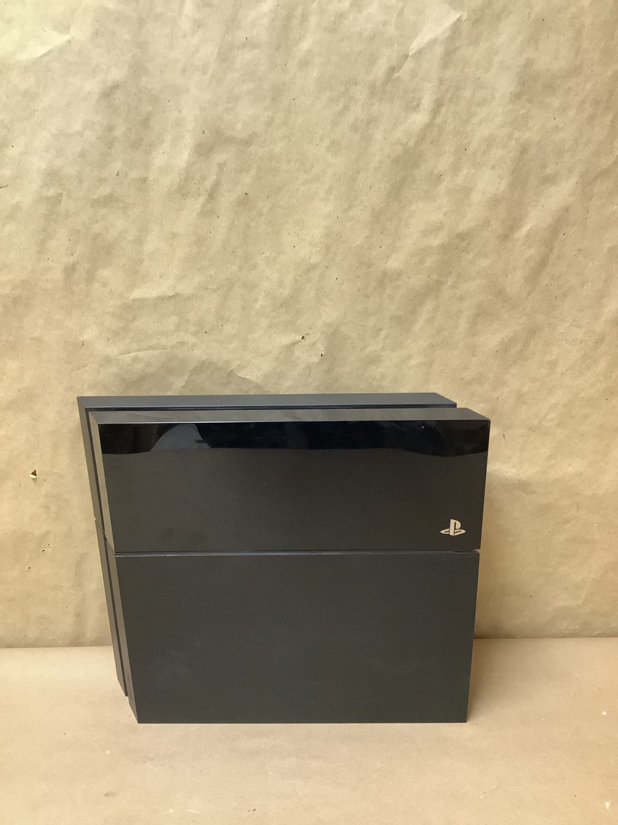 PS4 GAMES SONY CUH-1115A, #MB262009322; SONY PS4 WITH ONE CONTROLLER (189563-2)