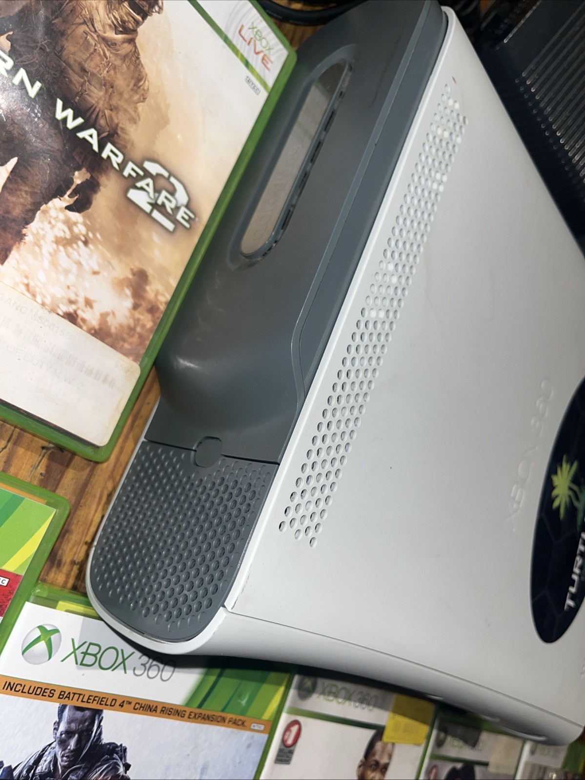 Xbox 360 60gb White Console bundle w/ games & Cords
