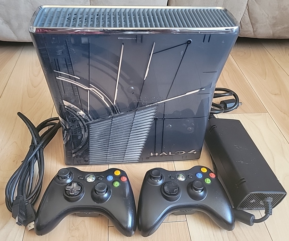 Halo 4 Edition Xbox 360 S Console 1439 320GB Controllers 1403 Charge TESTED READ