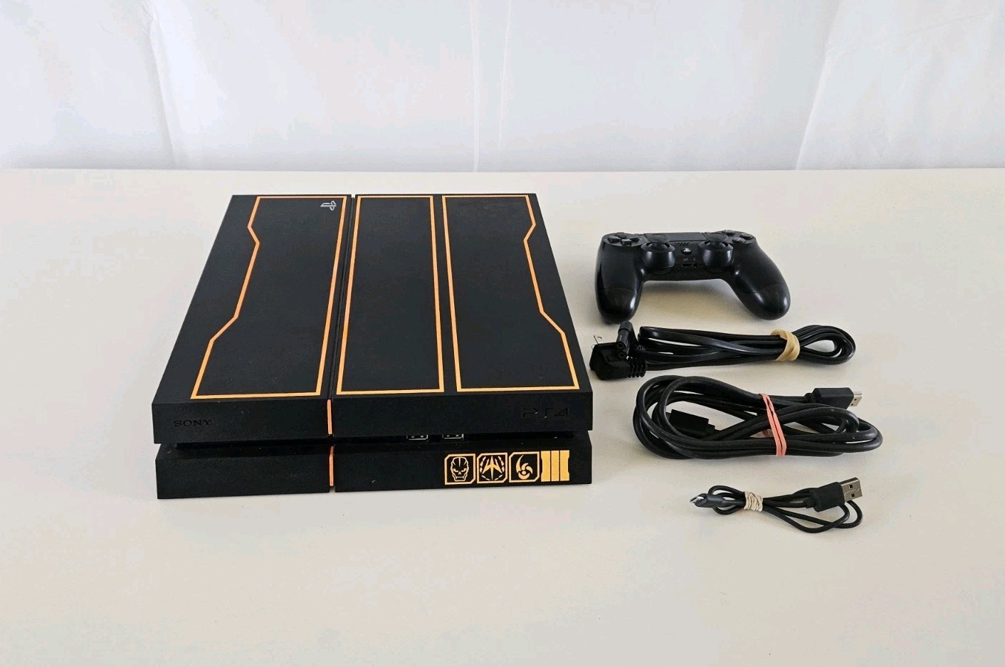 Sony PlayStation PS4 Call of Duty: Black Ops III Edition + Cables + Controller