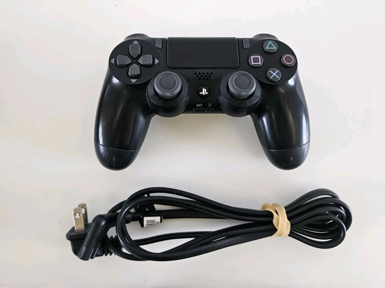 Sony PlayStation PS4 Call of Duty: Black Ops III Edition + Cables + Controller