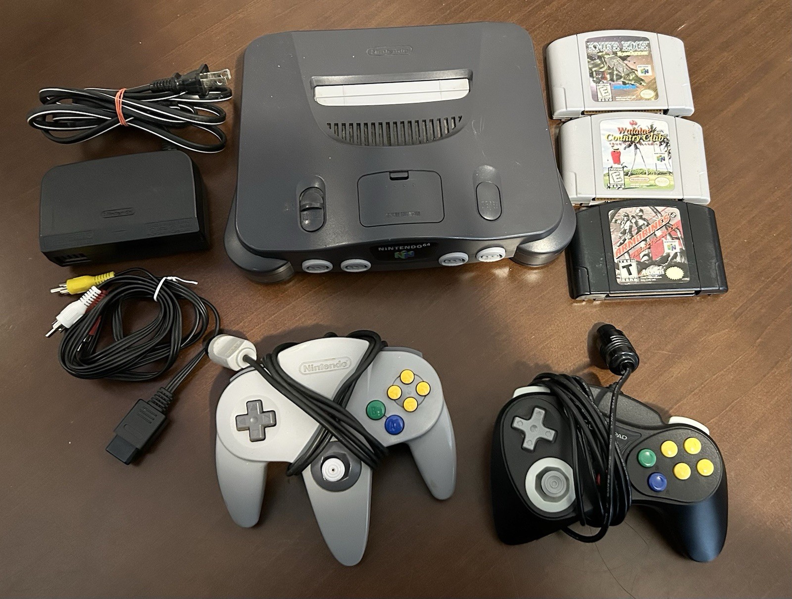 Nintendo 64 N64 Console Bundle 2 Controllers, 3 Games