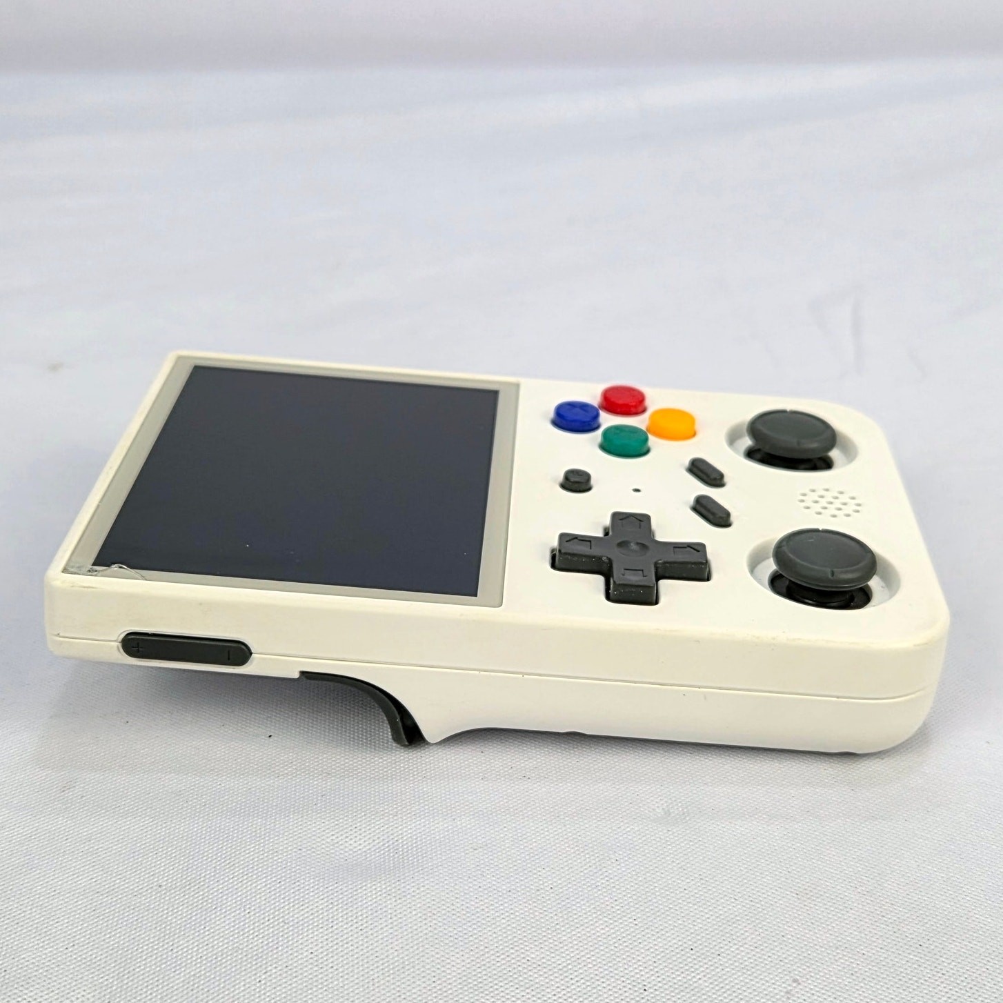 Anbernic RG 353V Android/Linux Retro Handheld Console Very Small Corner Crack