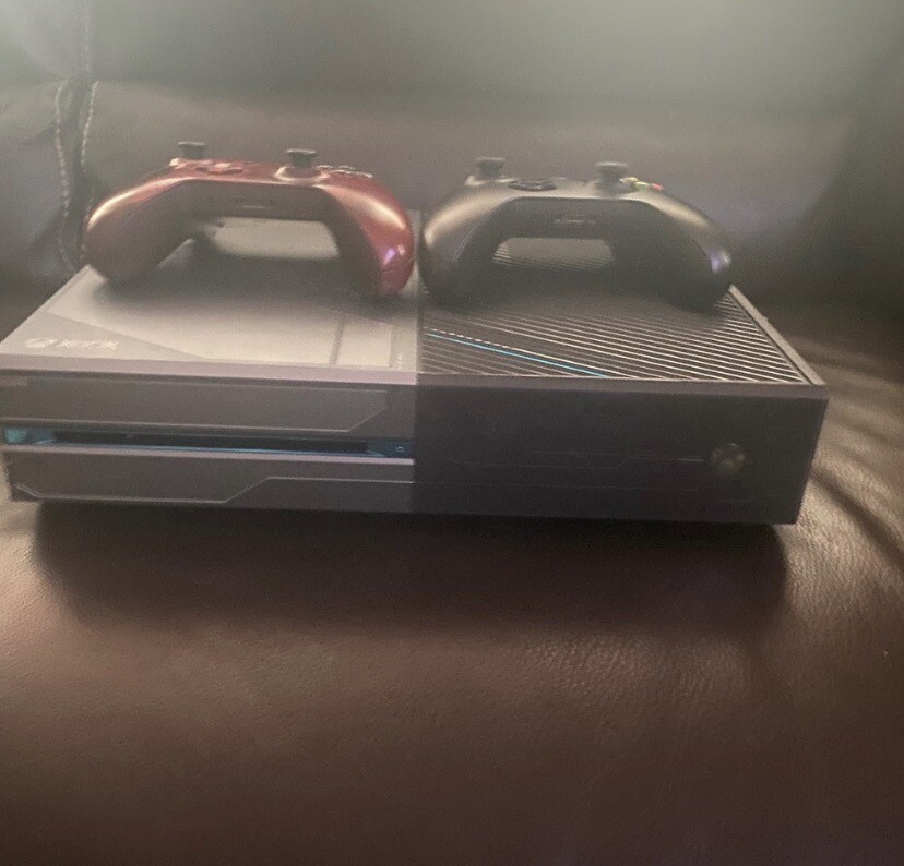 Microsoft Xbox One Halo 5: Guardians Limited Edition 1TB Black & Silver Console