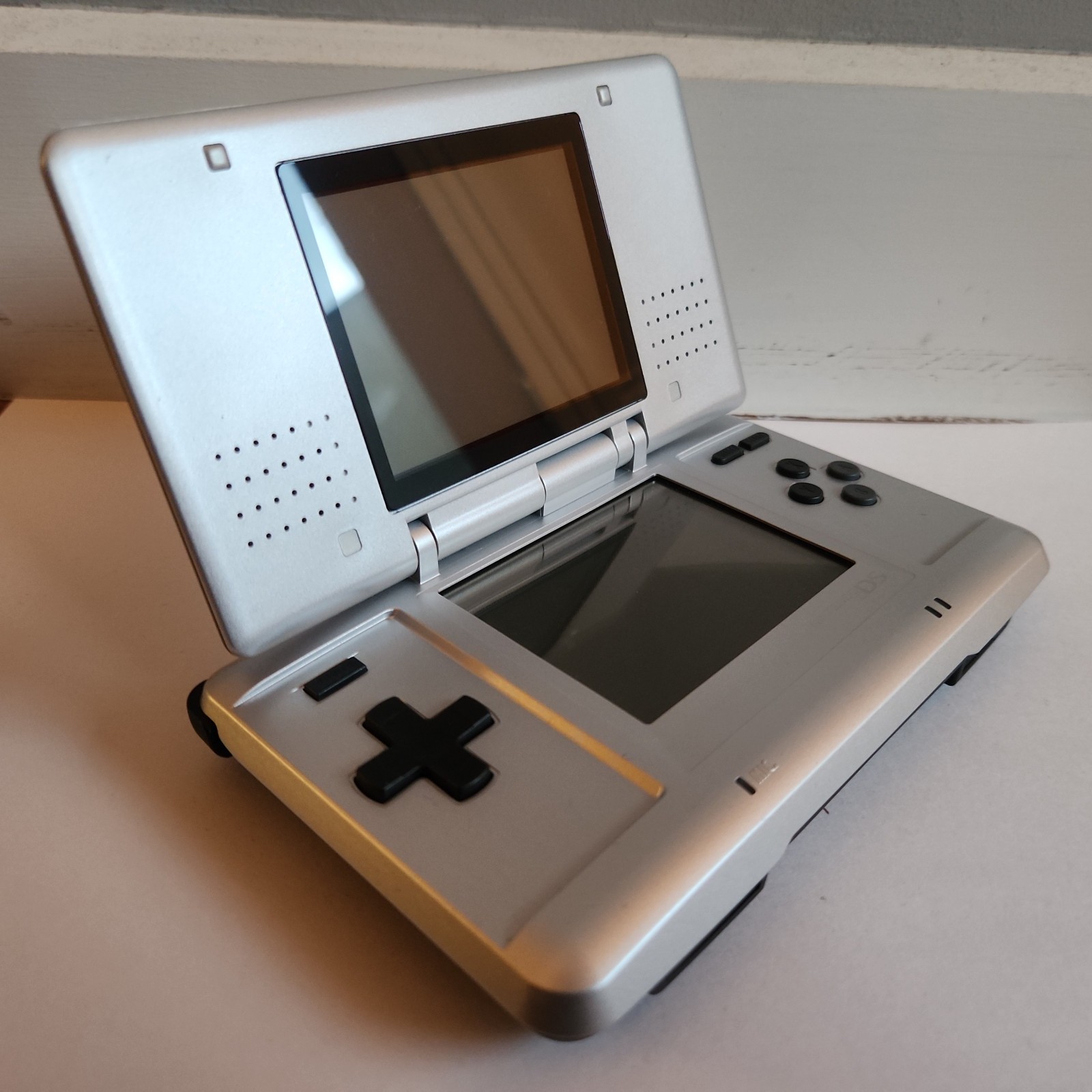 Nintendo DS Original Silver boxed & accessories – Aust release -Read Description