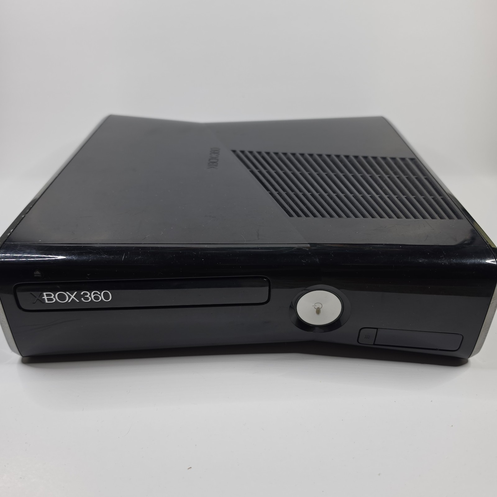XBox 360 Slim 250GB Console Bundle With Kinect And Games