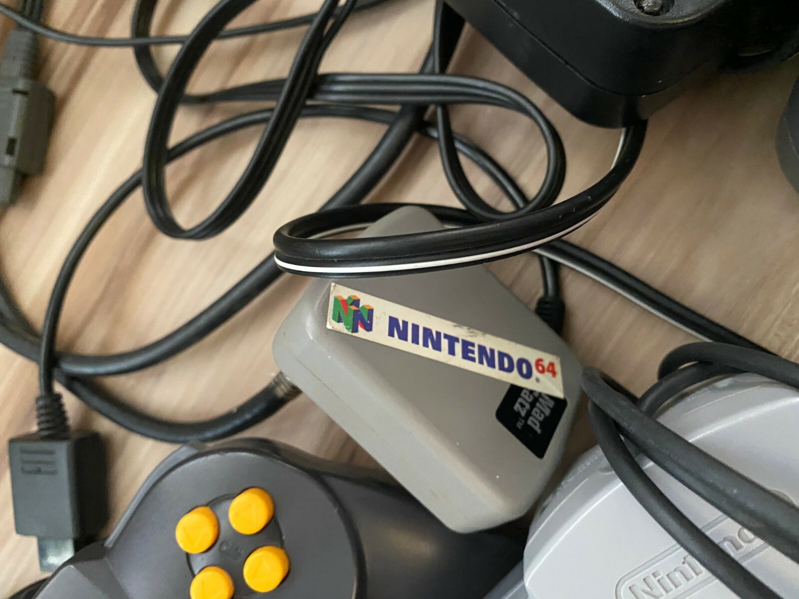 Nintendo 64 + Rumble Pak + Expansion Pak + Memory Card + 2 Controllers