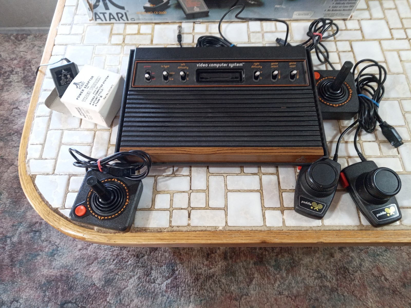 Atari 2600 light 6er In Box -Comes w/ paddles/joysticks, CIB works decent con
