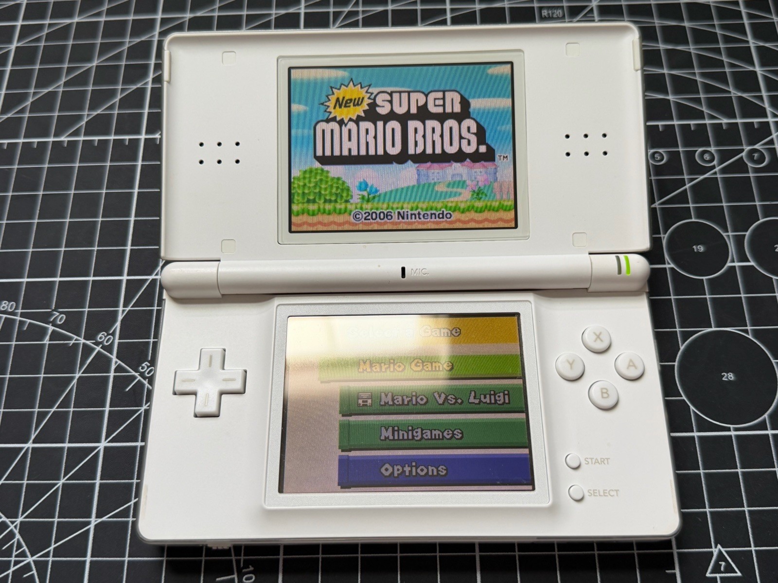 Nintendo DS Lite Used OEM White W/ R4 & 2GB SD – 100% Tested Region Free