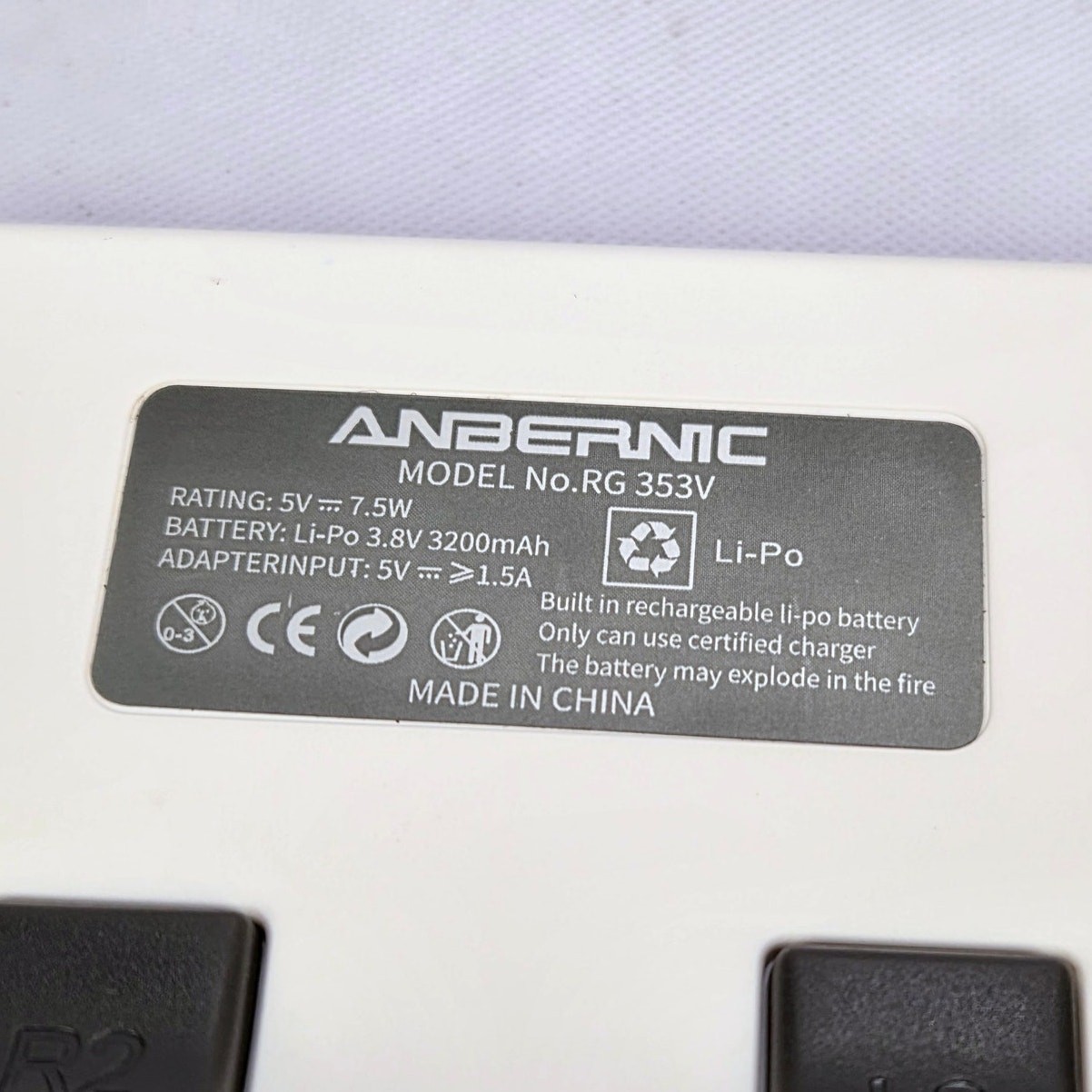Anbernic RG 353V Android/Linux Retro Handheld Console Very Small Corner Crack