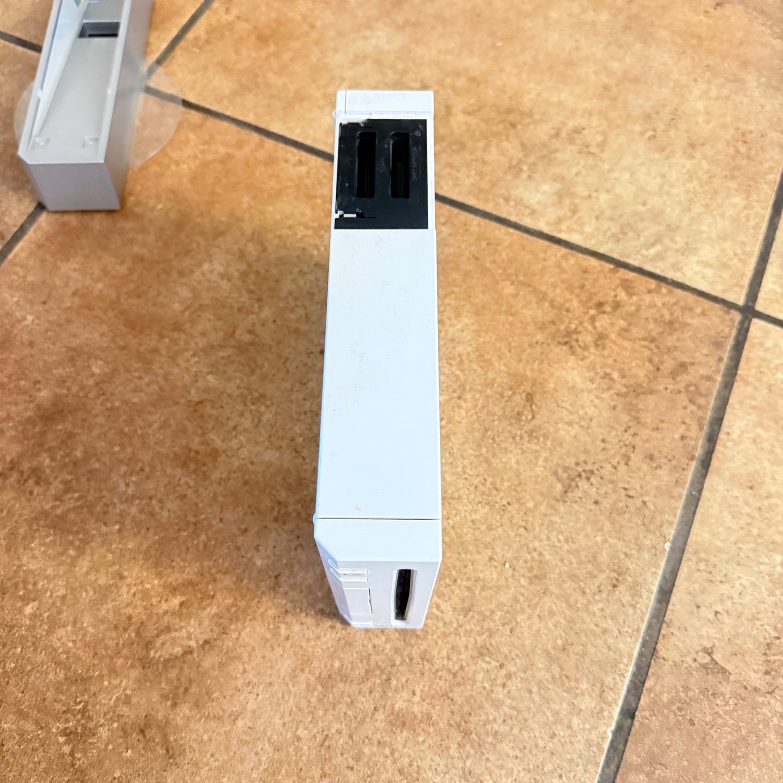 Nintendo Wii Console RVL-001 White Bundle 3 Remotes Nunchucks Microphone Memory