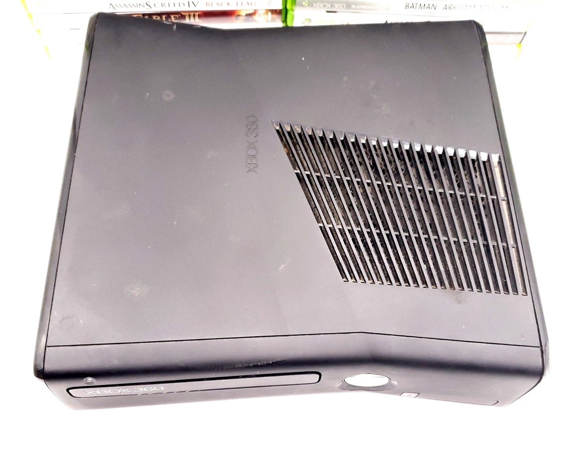 Microsoft Xbox 360 S Console – Black (1439) 250GB Drive & 34 Games SYSTEM WORKS
