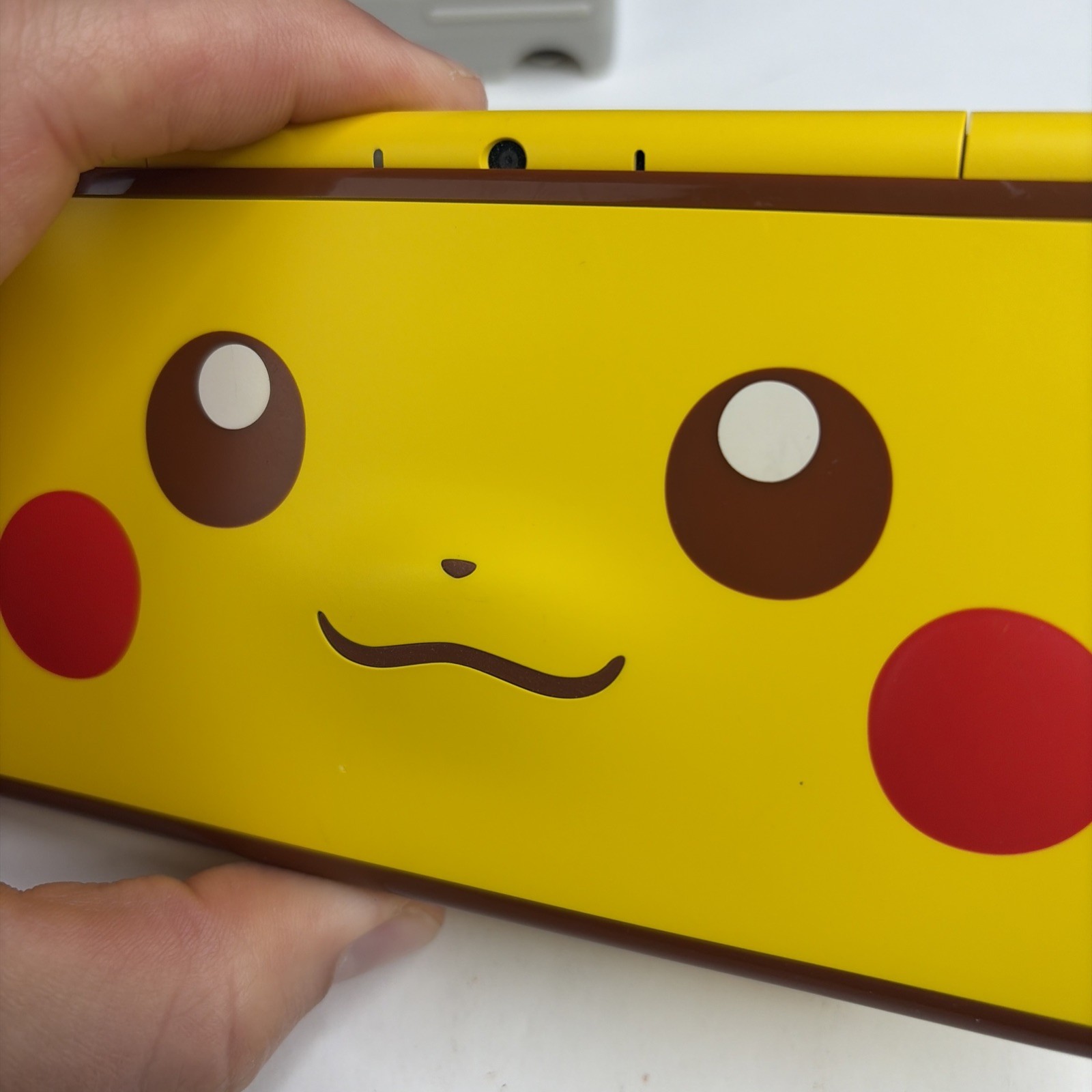 Nice! Nintendo New 2DS XL Pikachu Edition US Model W Charger Stylus