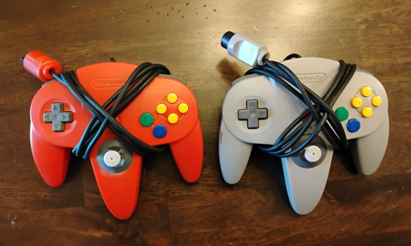 NINTENDO N64 CONSOLE NUS-001 WITH 2 CONTROLLERS, CABLES, & 1 GAME- TESTED