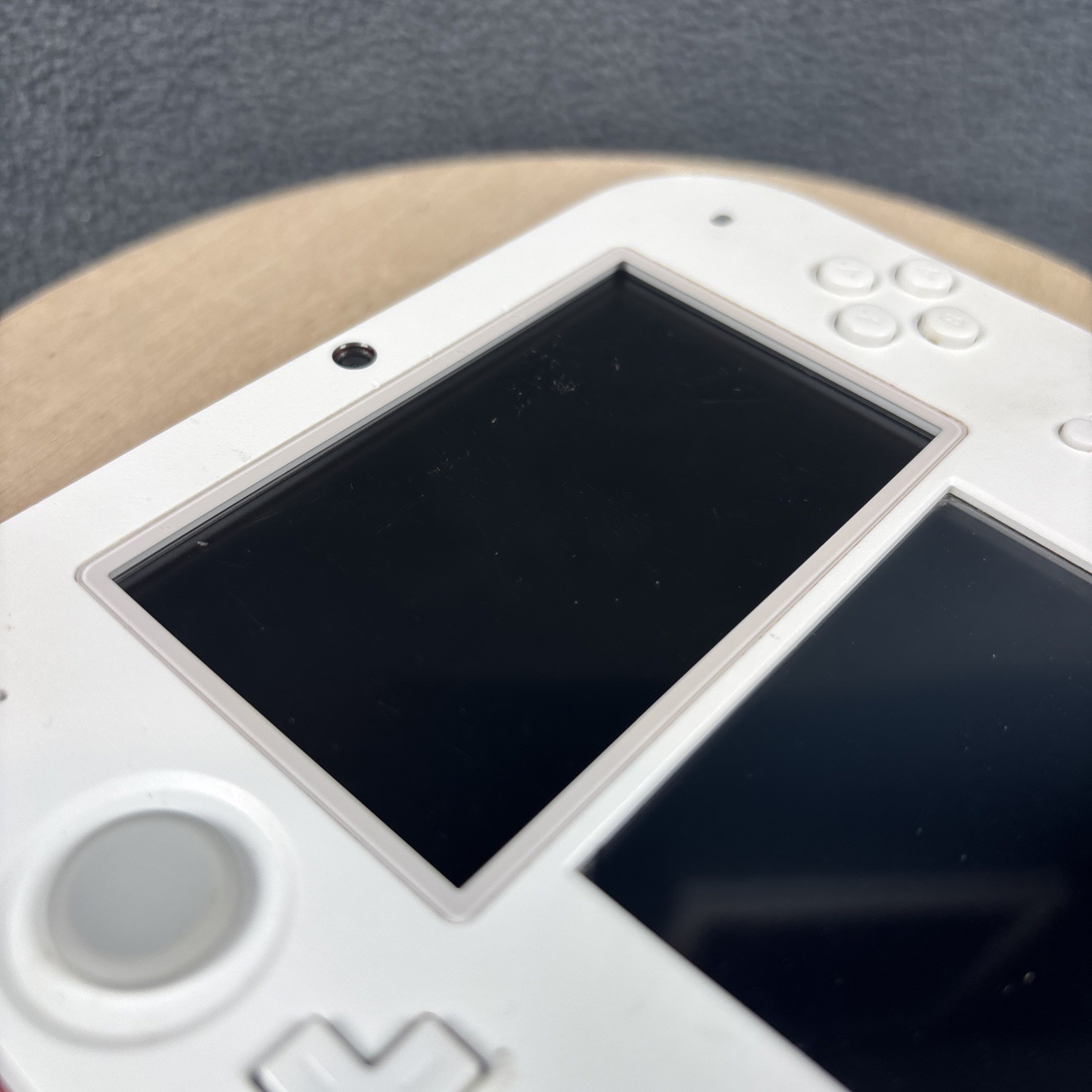 Nintendo 2DS Scarlet Red/White Console FTR-001 w/ Super Mario Bros. 2 & Charger