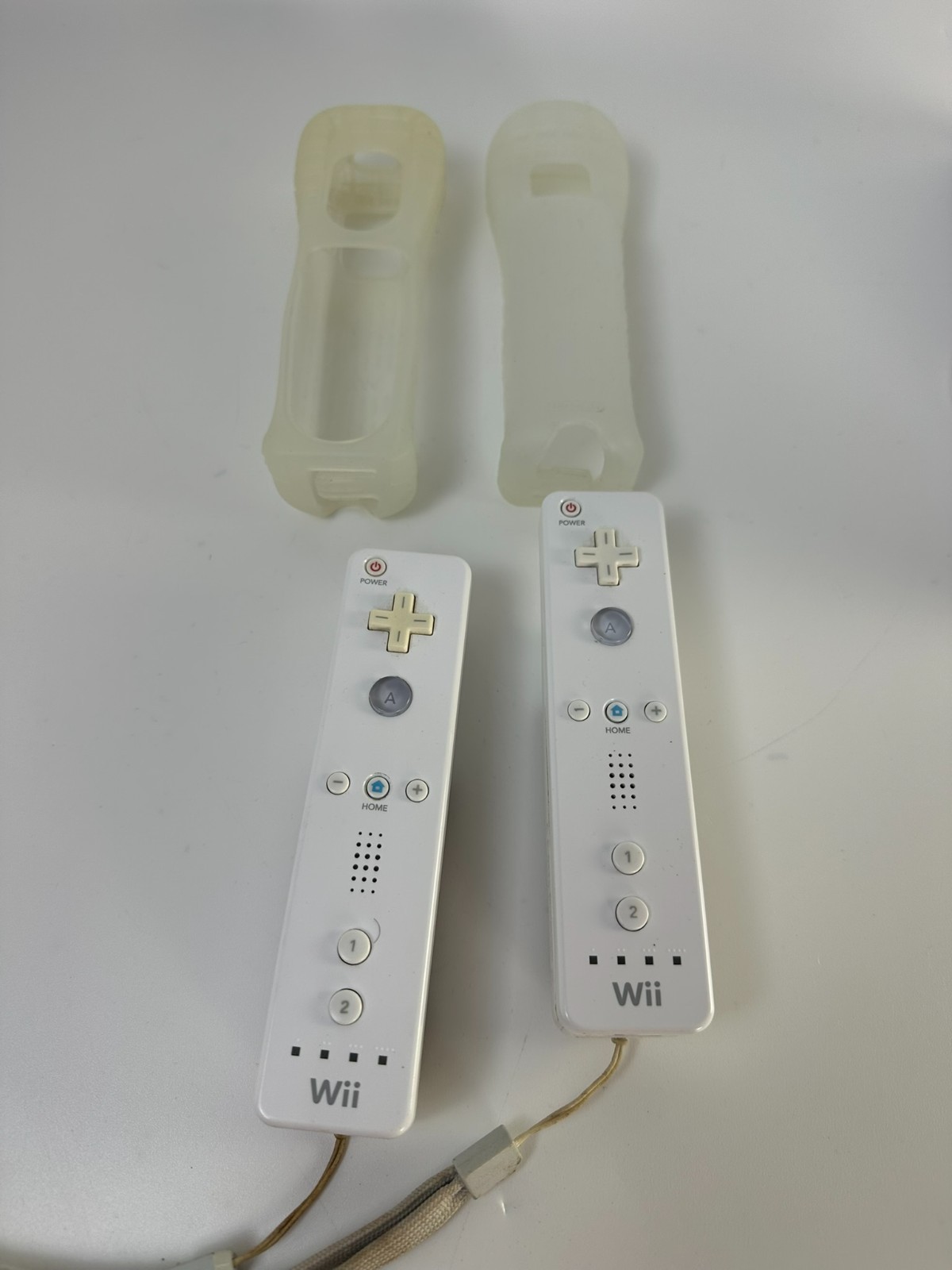 Nintendo RVL 001 Wii Console Bundle White 2 Controllers Dock Power Supply