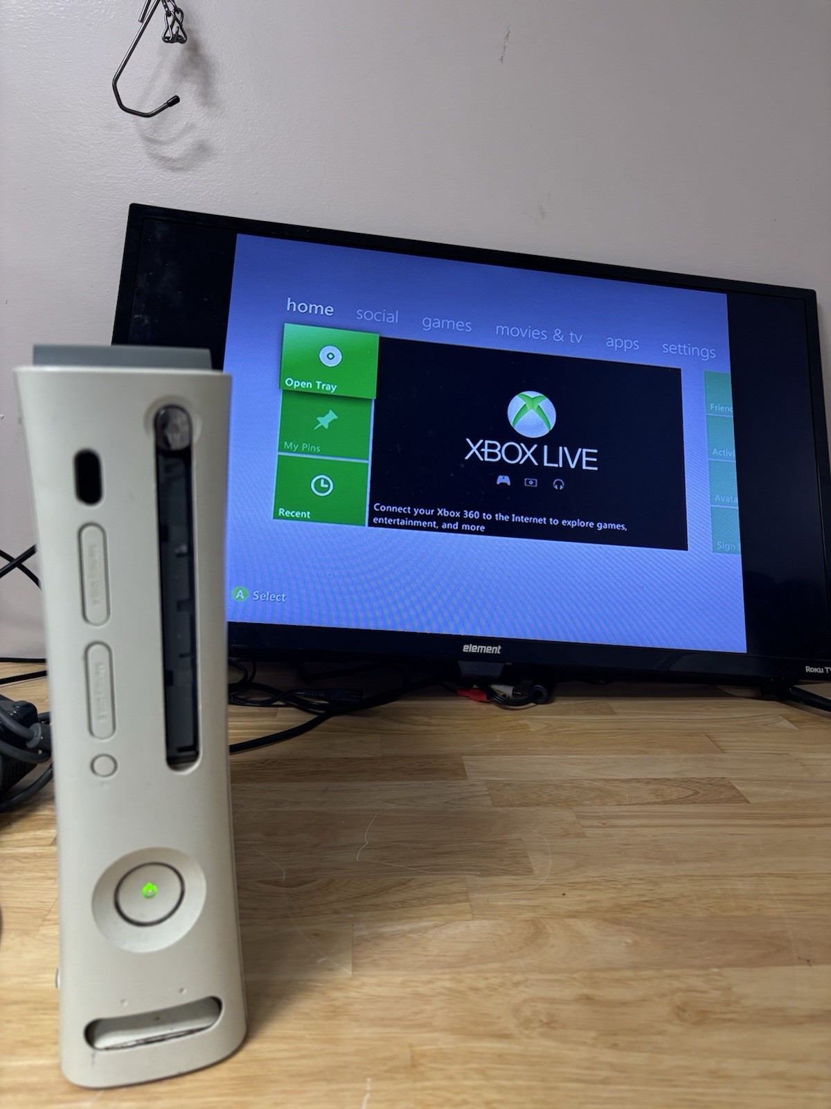Microsoft Xbox 360 Pro Console System 60GB White READ