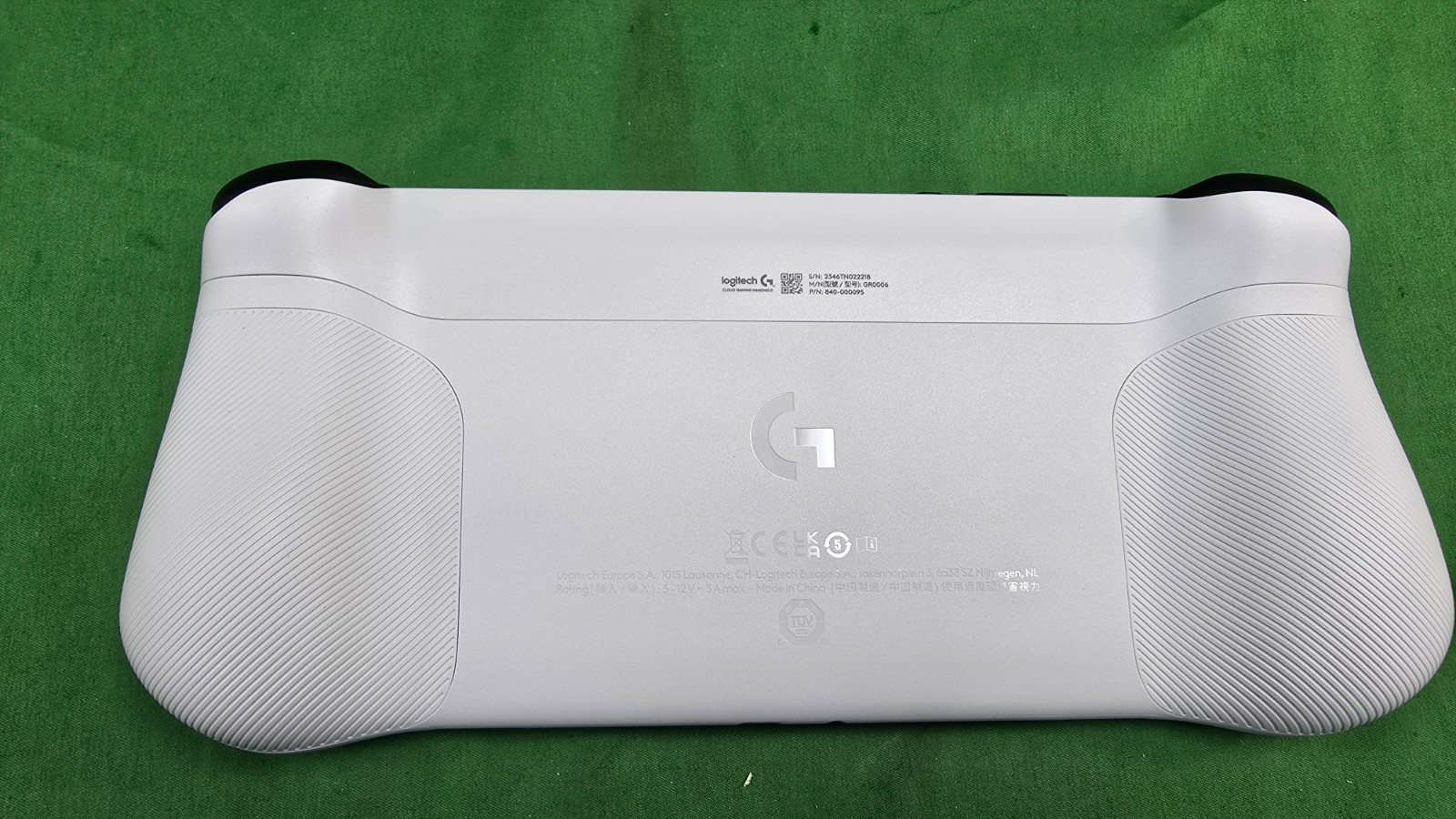 Logitech G CLOUD 64GB Handheld Console – White TESTED (E2)