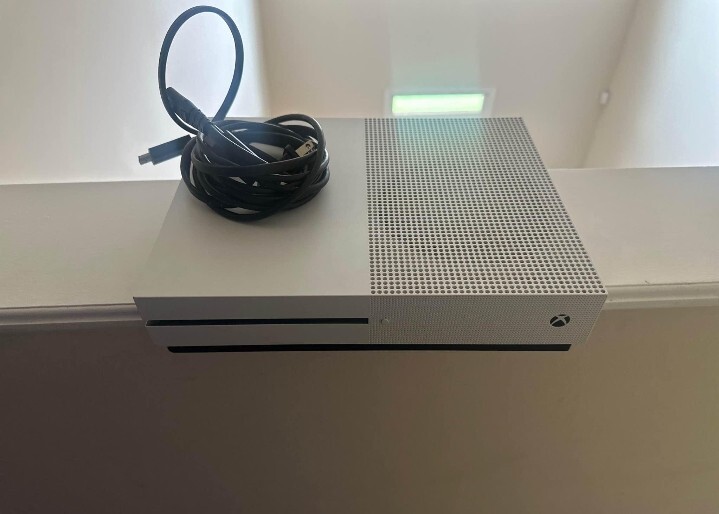 Microsoft Xbox One S Minecraft Favorites Bundle 500GB Game Console – White