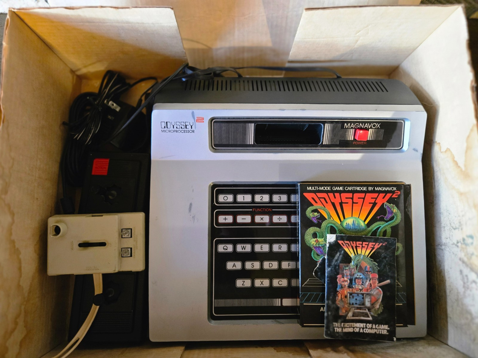 Vintage Magnavox Odyssey 2 Video Game Console + Alien Invades TESTED, Works