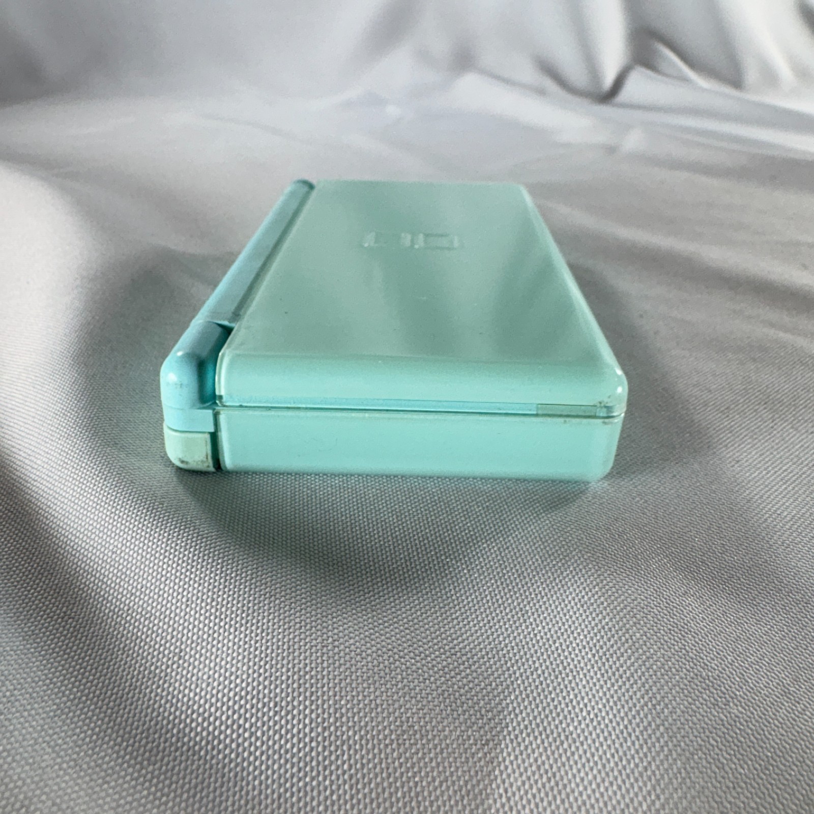 Nintendo DS Lite Ice Blue Handheld System – Doesn’t Read Games
