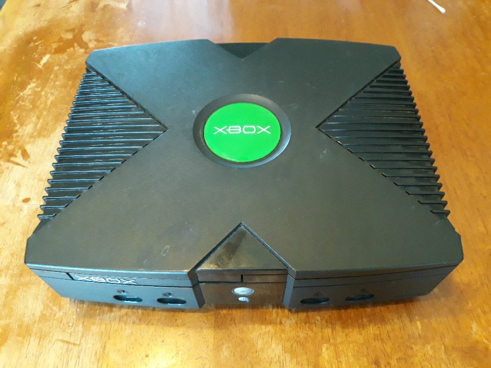 Original OG Microsoft xBox console v1.0 cords controller – Powers on won’t eject