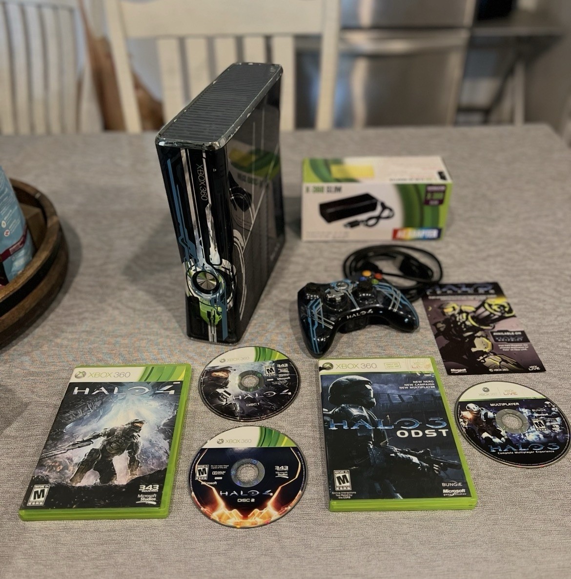 Microsoft Xbox 360 Halo 4 Edition Console w/ Controller HDMI Power Supply Games